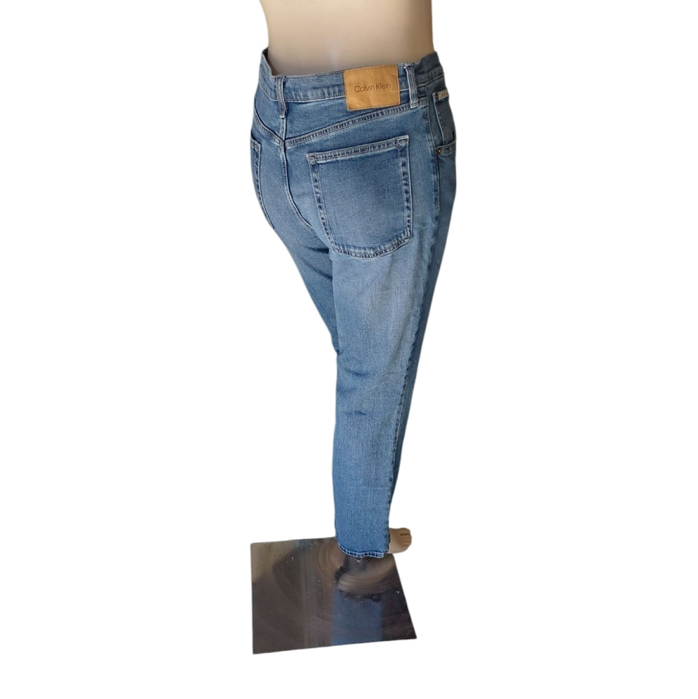 9007....Calvin Klein Straight Leg Jeans Size 32R, 29" Inseam 12" Rise
