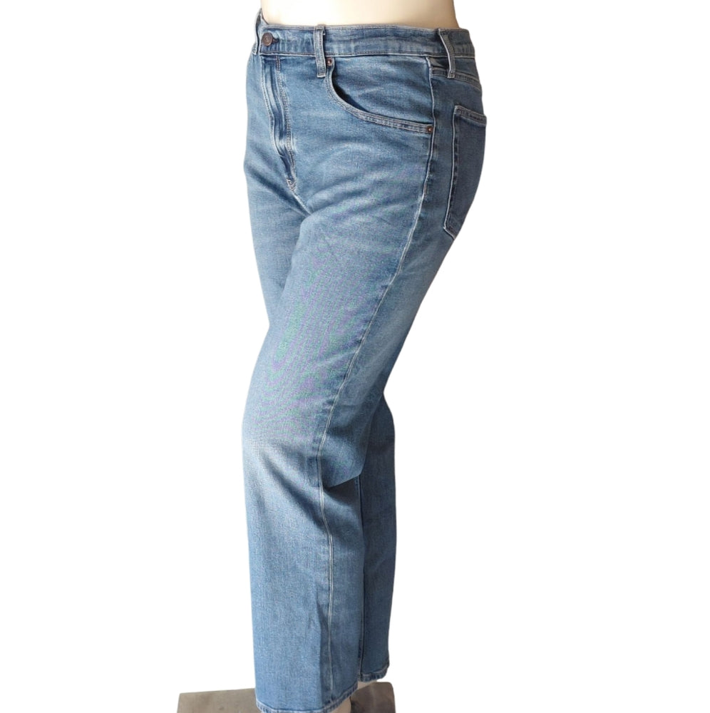 9007....Calvin Klein Straight Leg Jeans Size 32R, 29" Inseam 12" Rise