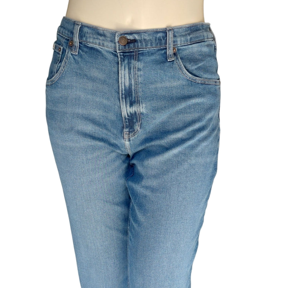 9007....Calvin Klein Straight Leg Jeans Size 32R, 29" Inseam 12" Rise