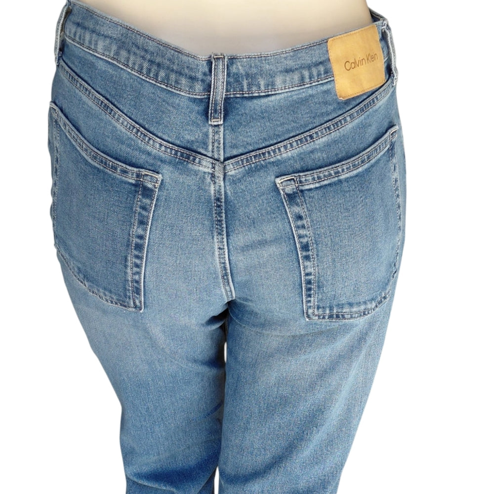 9007....Calvin Klein Straight Leg Jeans Size 32R, 29" Inseam 12" Rise
