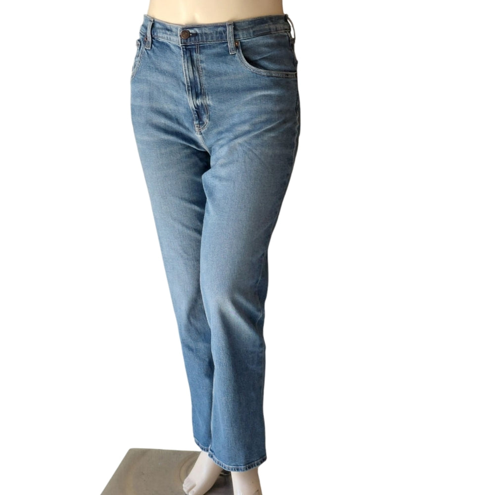 9007....Calvin Klein Straight Leg Jeans Size 32R, 29" Inseam 12" Rise