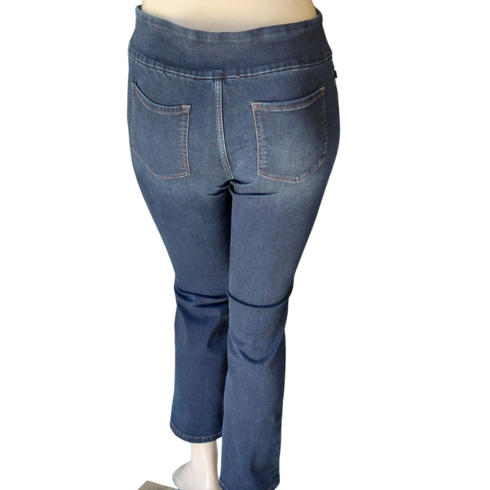 9009....Lee Pull-On Sculpting Jeans Size 14Short, 27" Inseam, 10" Rise