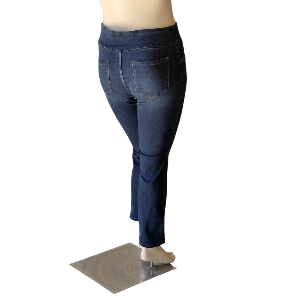 9009....Lee Pull-On Sculpting Jeans Size 14Short, 27" Inseam, 10" Rise