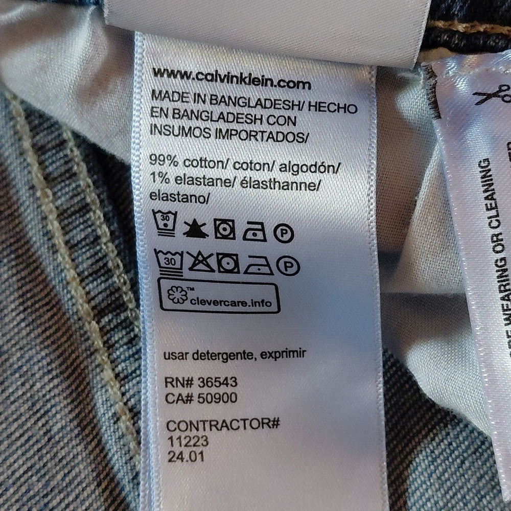 9007....Calvin Klein Straight Leg Jeans Size 32R, 29" Inseam 12" Rise