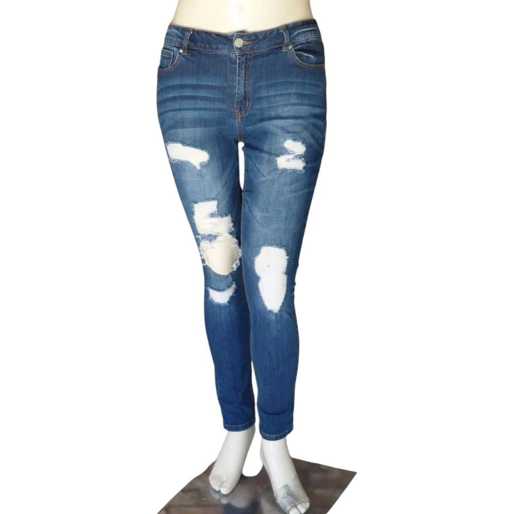 90013....Refuge Skinny Jeans Size 12, 32" Waist, 29" Inseam, 9" Rise