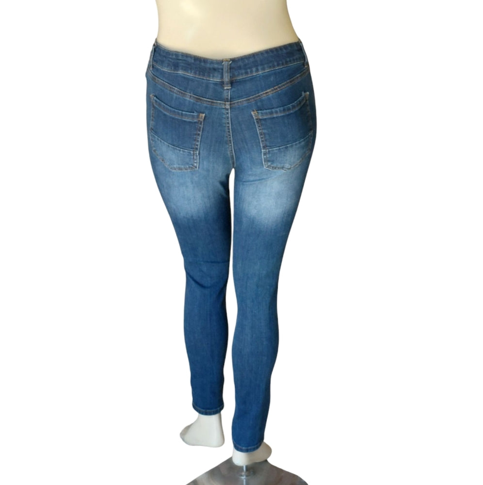 90013....Refuge Skinny Jeans Size 12, 32" Waist, 29" Inseam, 9" Rise