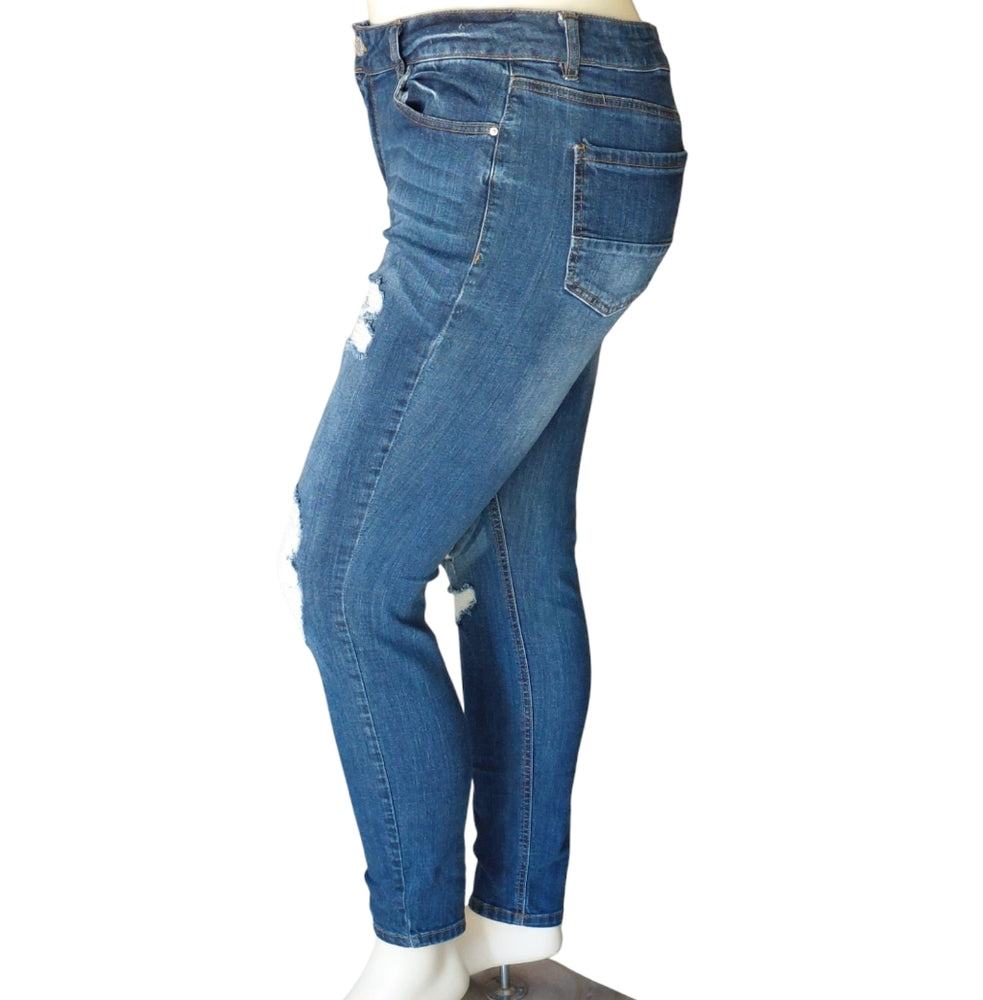 90013....Refuge Skinny Jeans Size 12, 32" Waist, 29" Inseam, 9" Rise