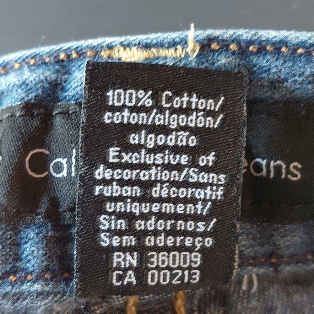52208....Calvin Klein Crop Jeans Size 10, 30" Waist 11" Inseam 9" Rise