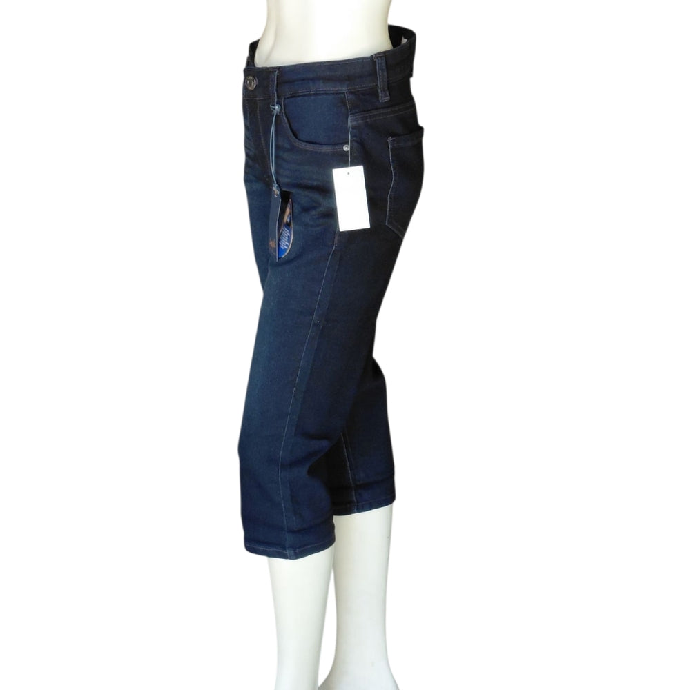 7001917.....Angels Crop Jeans Size 6, 28" Waist 18" Inseam 9" Rise