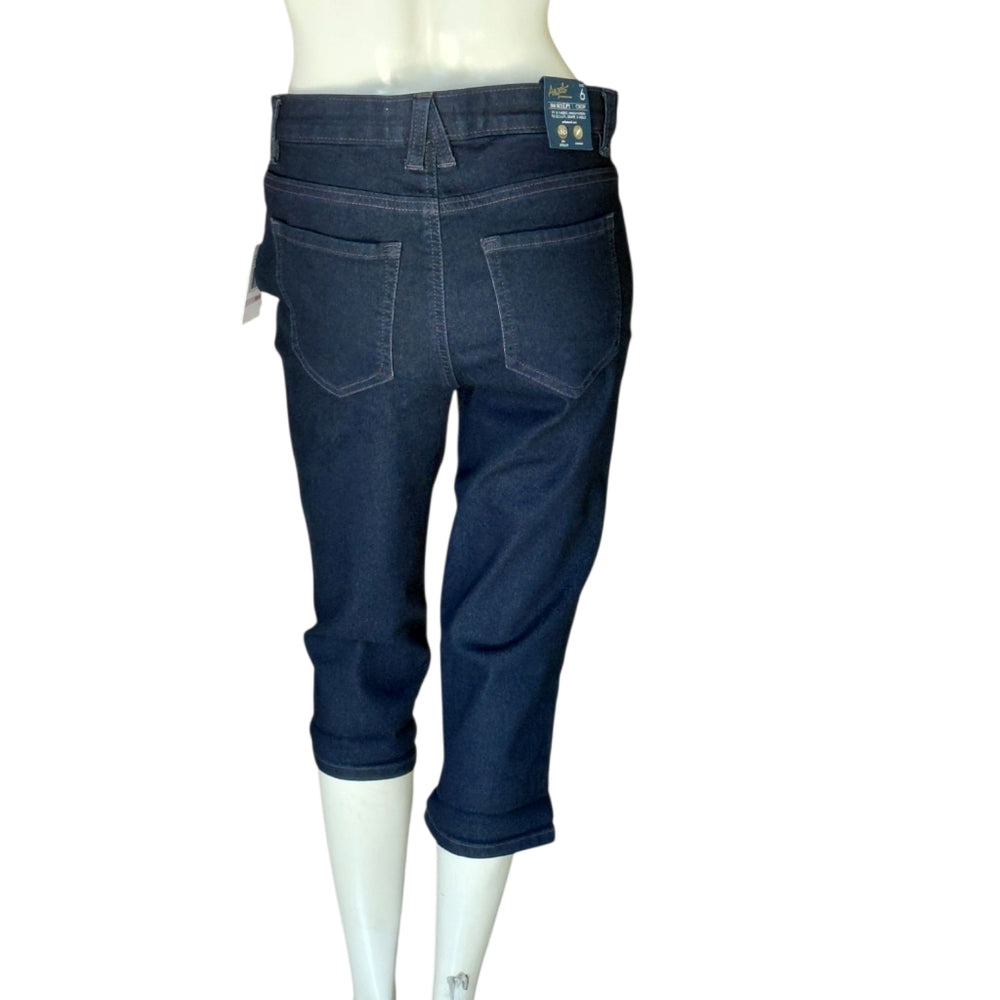 7001917.....Angels Crop Jeans Size 6, 28" Waist 18" Inseam 9" Rise