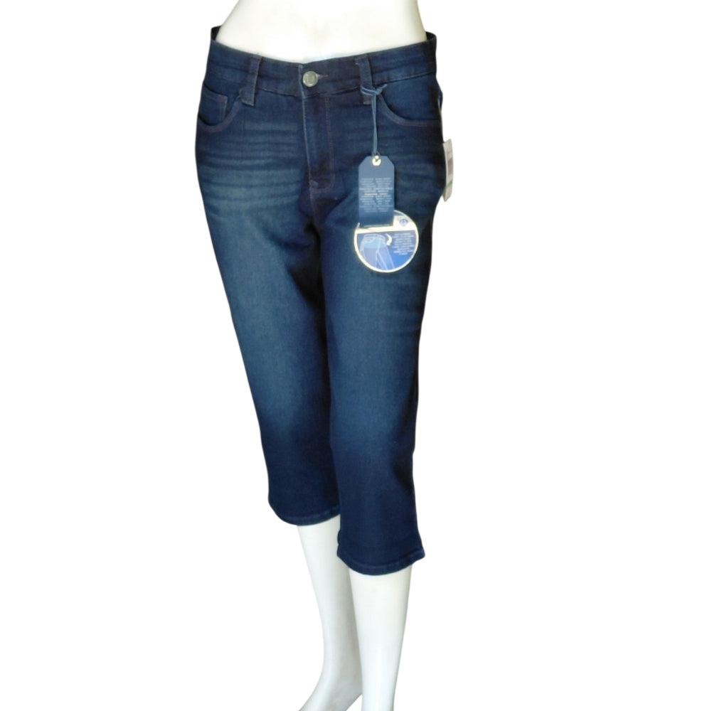 7002017......Angels Crop Jeans Size 8, 30" Waist 17" Inseam 10" Rise