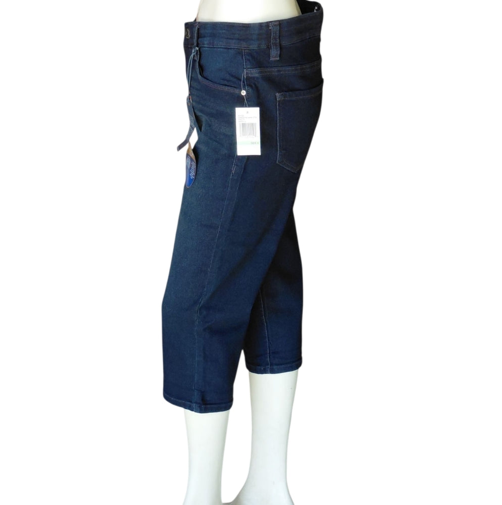 7002017......Angels Crop Jeans Size 8, 30" Waist 17" Inseam 10" Rise