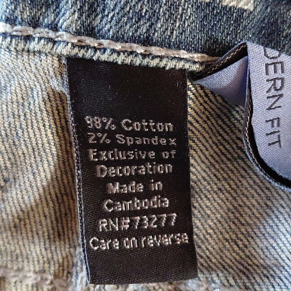 59679.....Apt.9 Straight Crop Cuffed Jeans Size 10, 30" Waist 22" Inseam 9" Rise