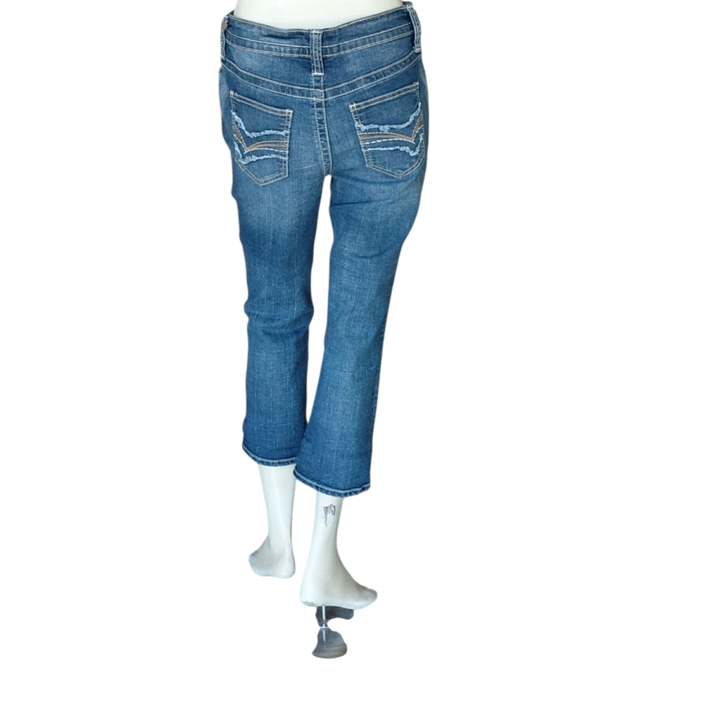 629714...a.n.a. Crop Jeans Size 6, 28" Waist  22" Inseam 8" Rise