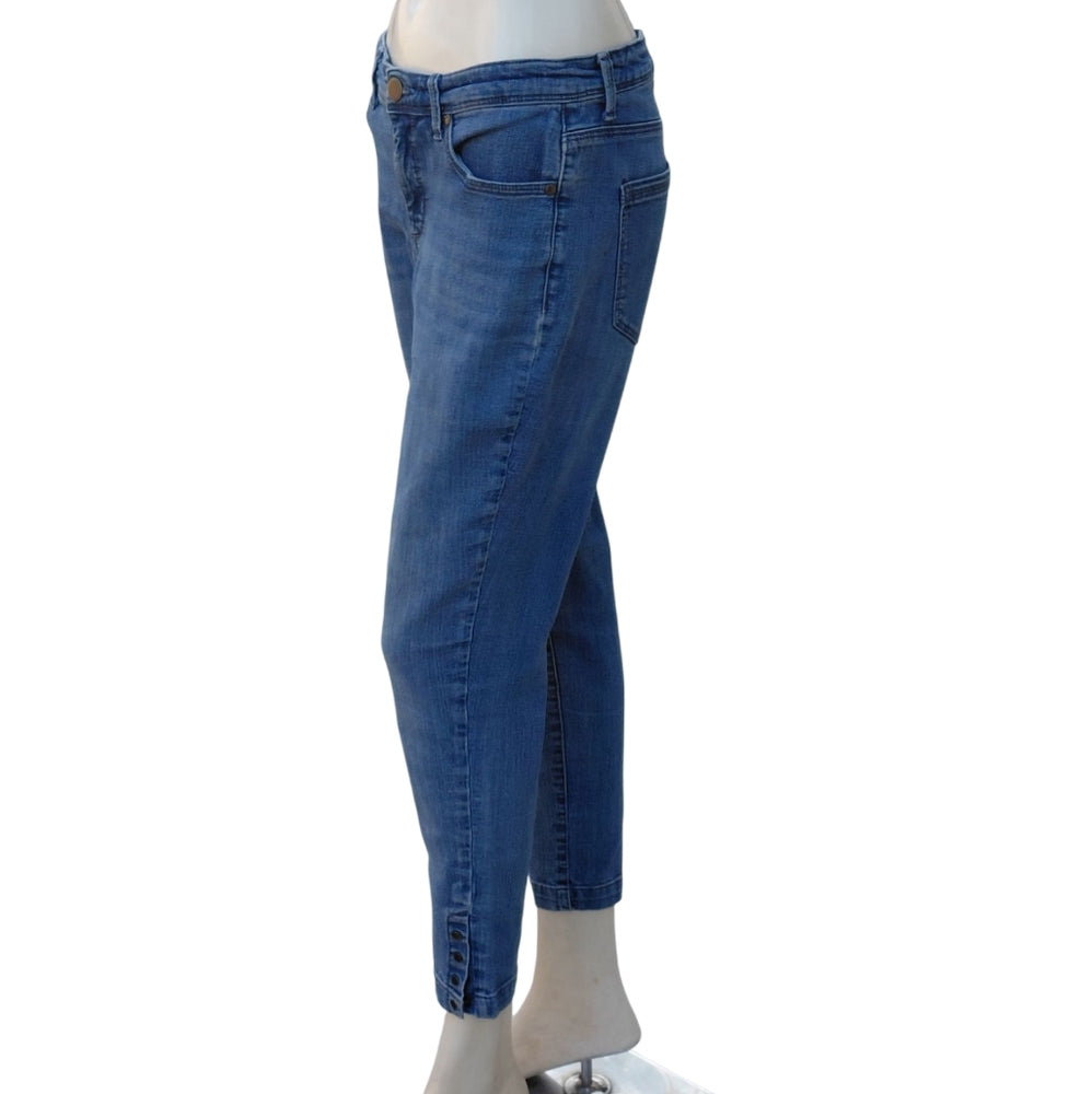 544922..Bandolino Lisbeth Crop Jeans Size 6, 28" Waist 24" Inseam 9" Rise