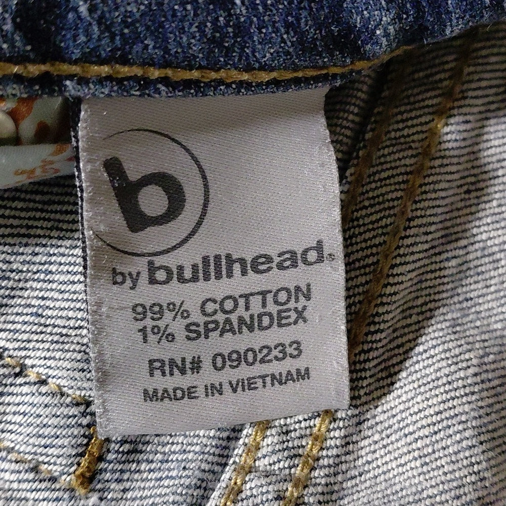 10422...Bullhead Super Skinny Jeans Size 3L, 28" Waist 32" Inseam 7" Rise