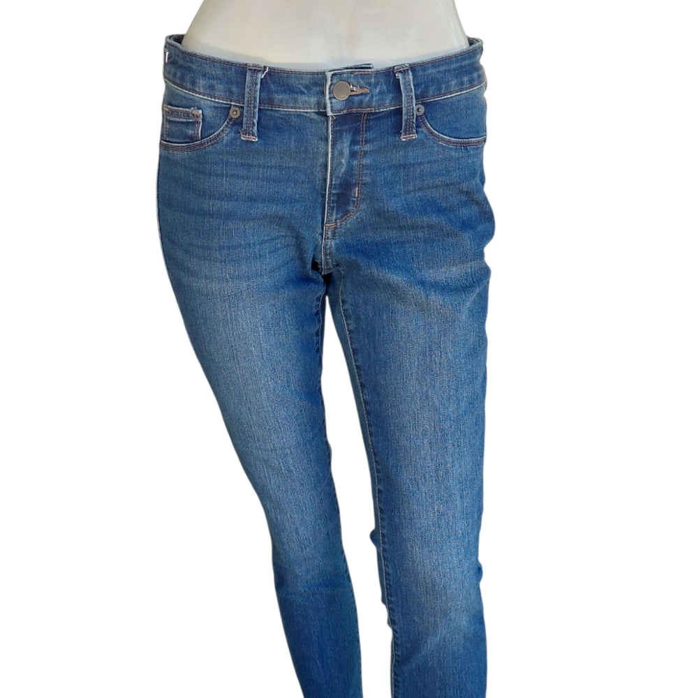 620424....Universal Thread Skinny Jeans Size 4/27, 27" 8" Rise