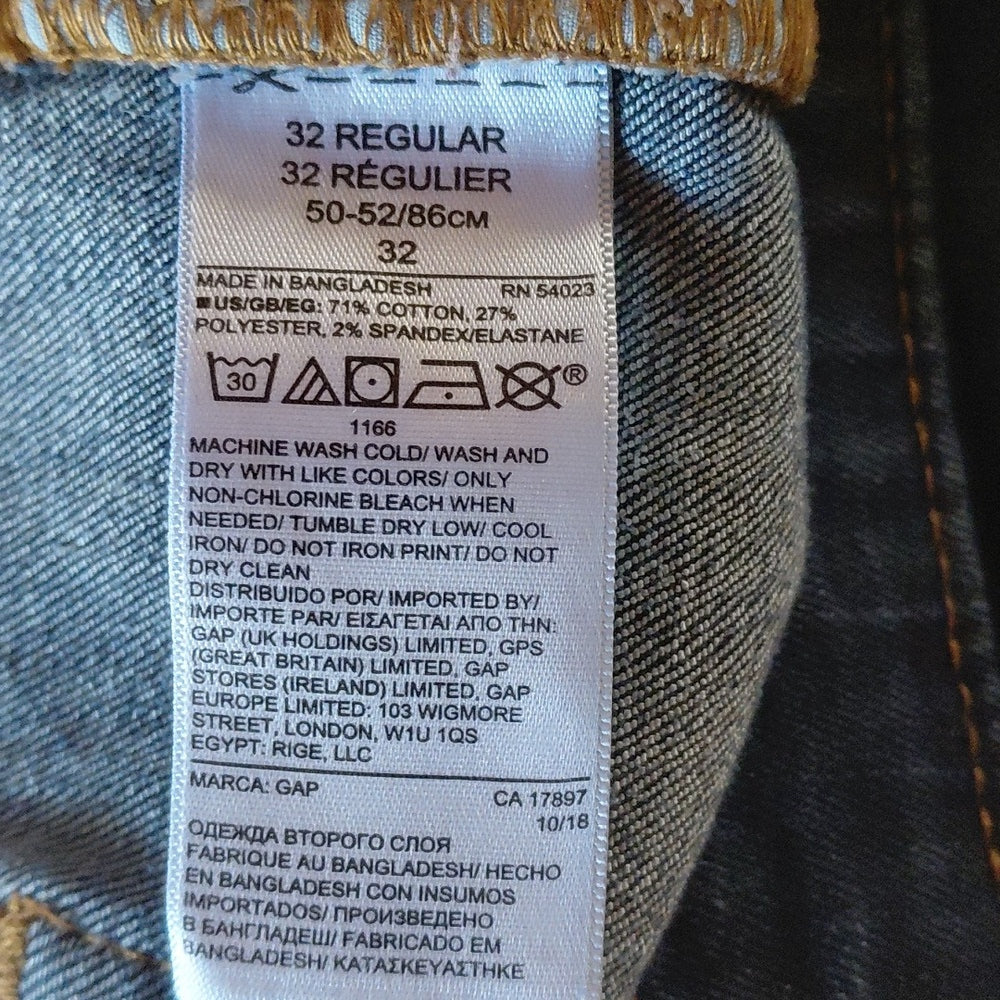 5035.....GAP Legging Jeans Size 32 Regular, 27" Inseam 9" Rise