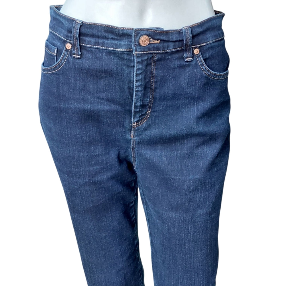 1216...Gloria Vanderbilt Straight Leg Jeans Size 8P, W28" 27"Inseam 10"Rise