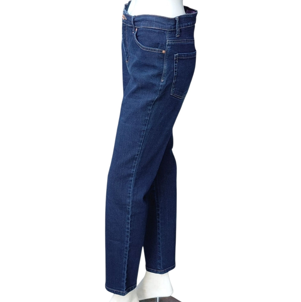 1216...Gloria Vanderbilt Straight Leg Jeans Size 8P, W28" 27"Inseam 10"Rise