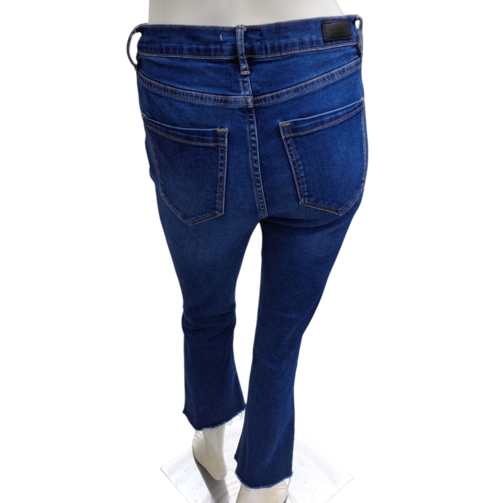 90033...Nicole Miller Ankle Crop Jeans Size 4, W26" 24"Inseam  9"Rise