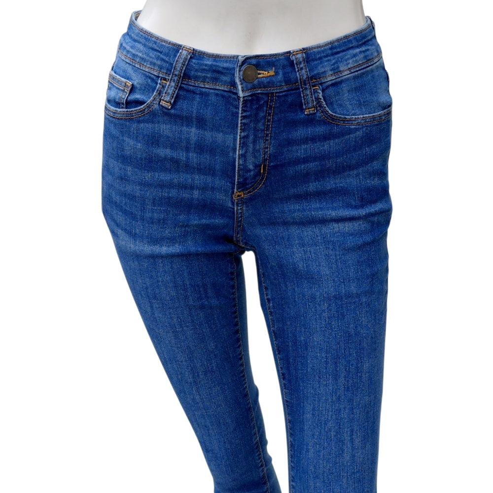 8117....Universal Thread Skinny Jeans Size 00/24R, 8" Rise