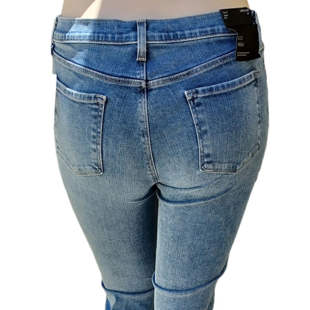 615627....J. Brand Sallie Mid Rise Bootcut Size 28, 30"Inseam 8 1/2"