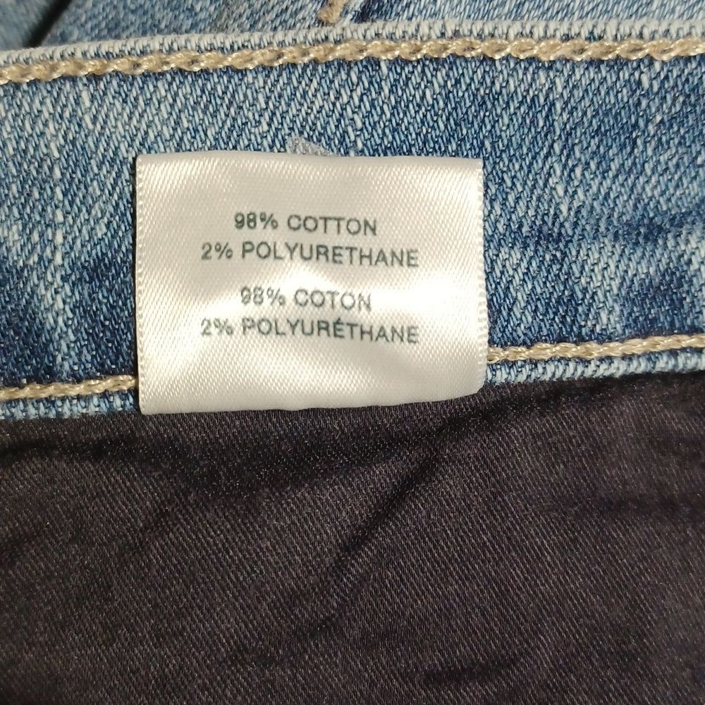 615627....J. Brand Sallie Mid Rise Bootcut Size 28, 30"Inseam 8 1/2"