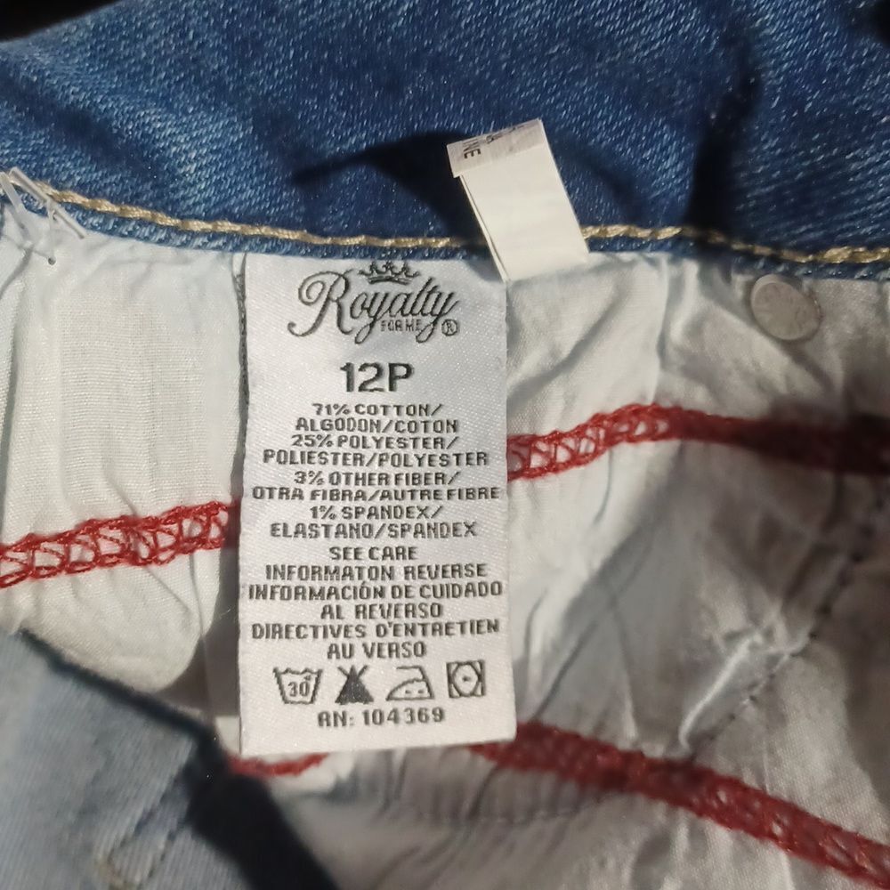4162....Royalty for me Straight Leg Jeans Size 12P, W28" 23"Inseam 10"Rise