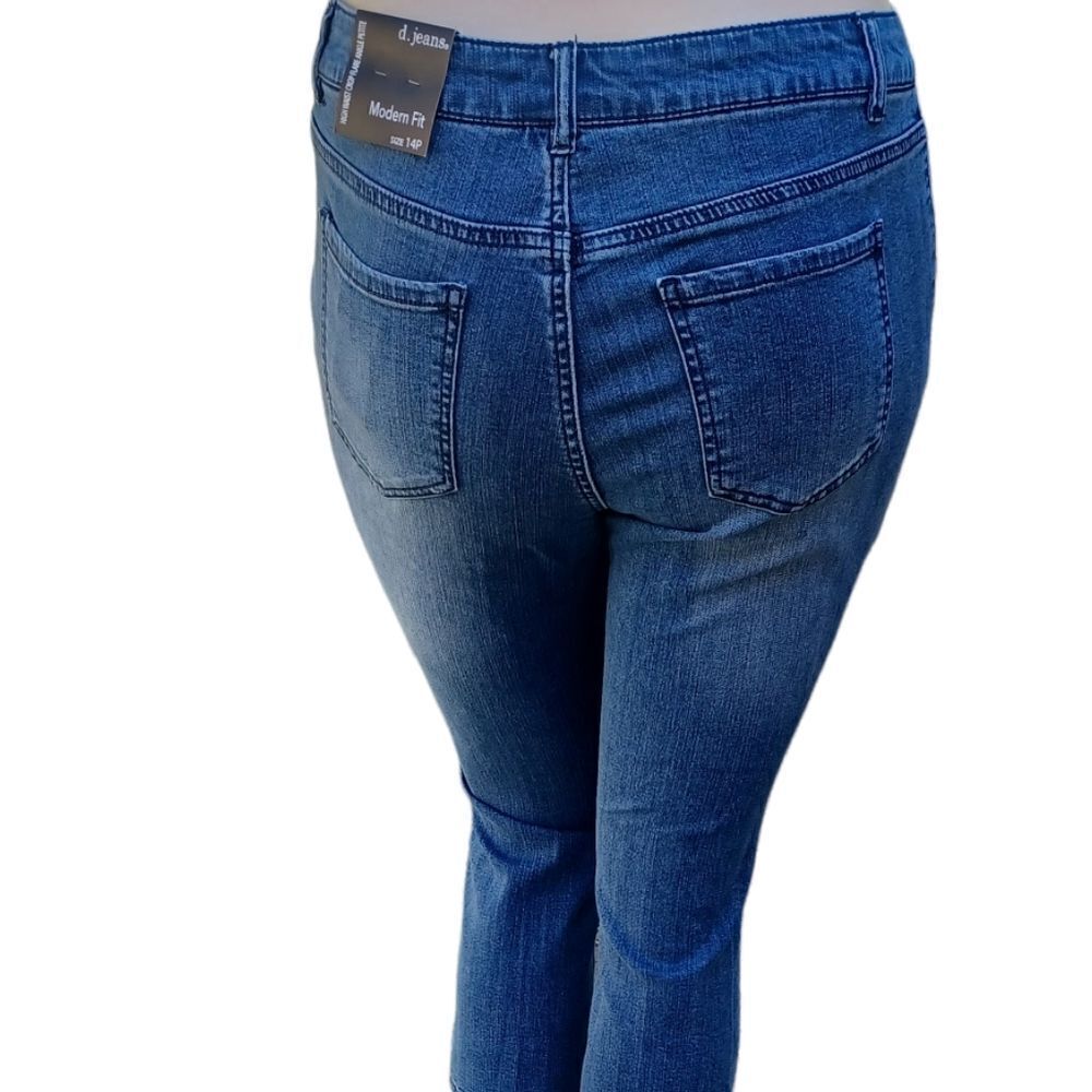 614330...d.Jeans High Waist Crop flare Jeans Size 16P, W33"  24"Inseam  11"Rise