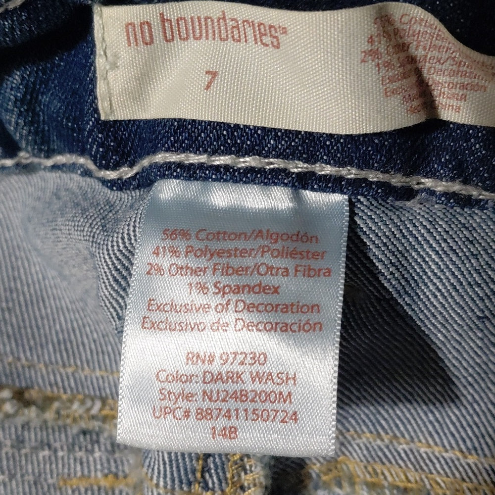 55289....No Boundaries Crop Jeans Size 7, W27" 18"Inseam 7 1/2"Rise