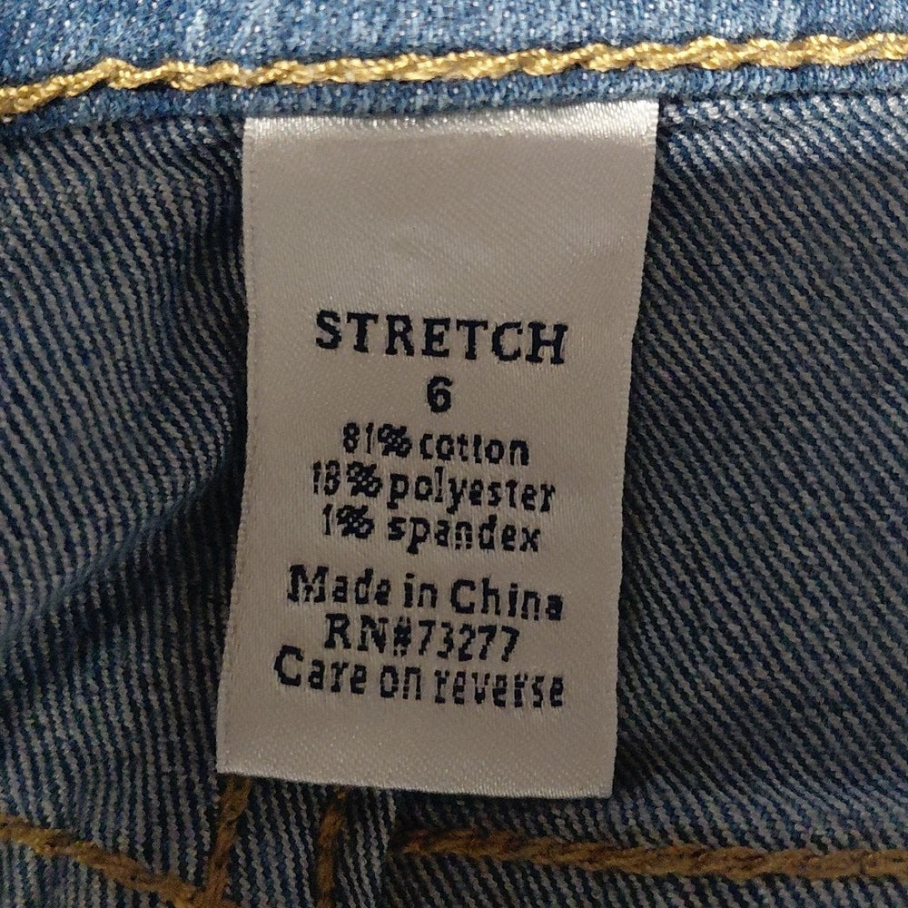 44818....Croft&Barrow Crop Stretch Jeans Size 6, W28" 21"Rise  9 1/2" Inseam