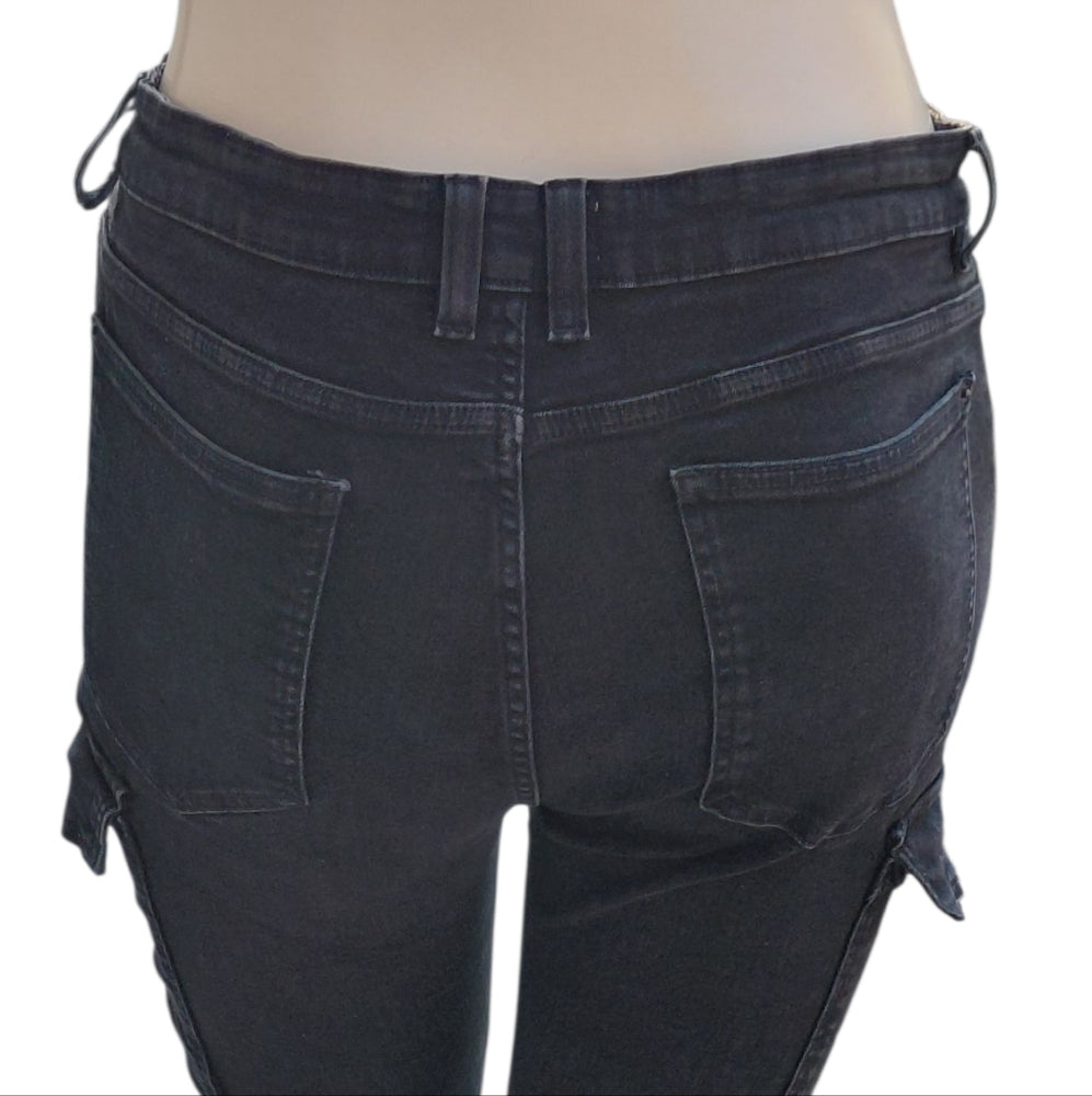8226....Women's Black Zara Cargo Jeans Size 36, 26" Inseam 11"Rise