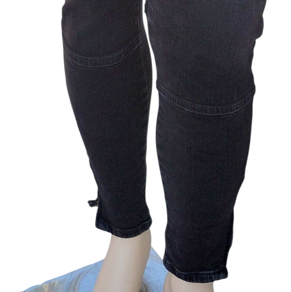 8226....Women's Black Zara Cargo Jeans Size 36, 26" Inseam 11"Rise