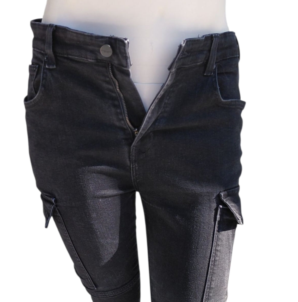 8226....Women's Black Zara Cargo Jeans Size 36, 26" Inseam 11"Rise