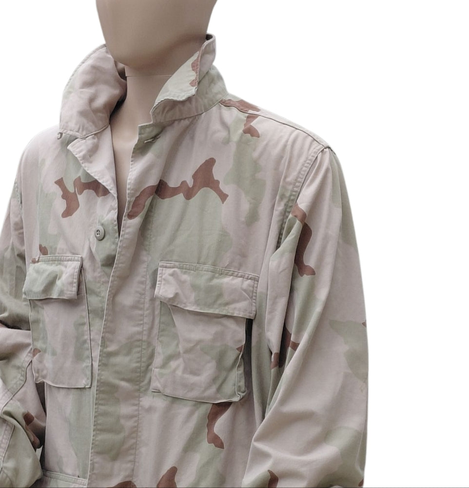 8207.....Men's Desert Camouflage Pattern 3 Color Combat Jacket Size Large Long