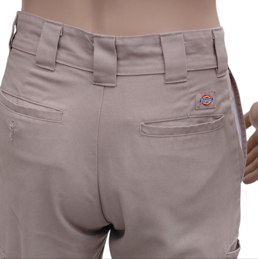 8203....Men's Dickies Straight Leg Pants Size 30X32