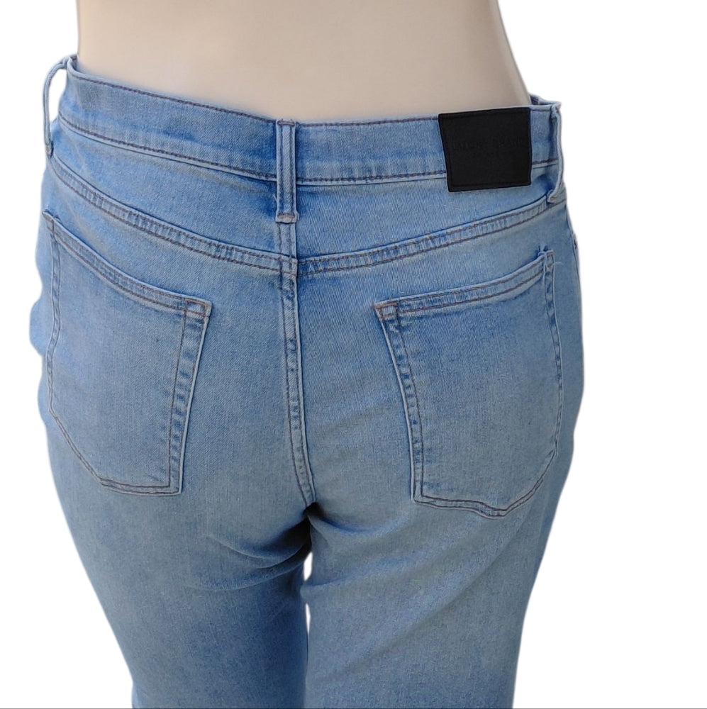8212....Women's Lucky Brand Blue Distressed Jeans Size 14/32