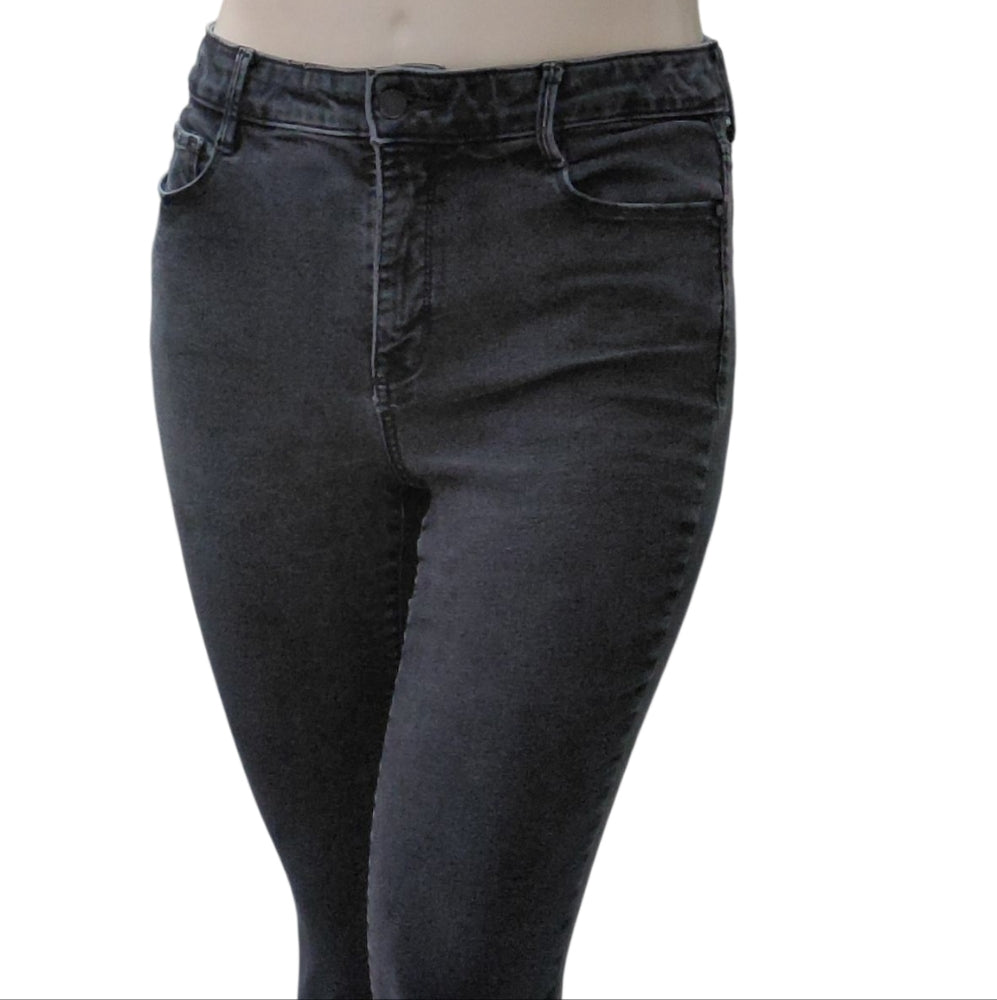 8216....Women's APT.9 Skinny Jeans Size 14