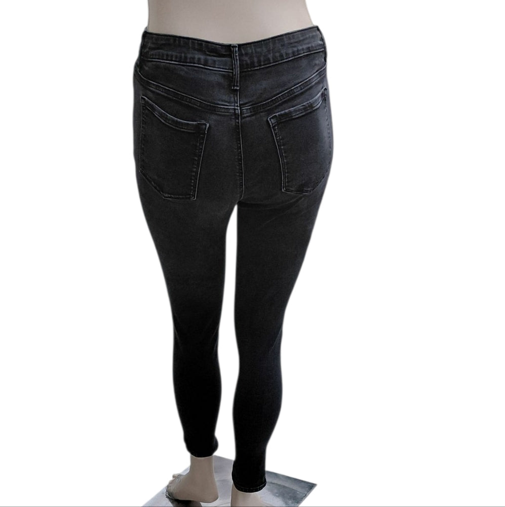 8216....Women's APT.9 Skinny Jeans Size 14
