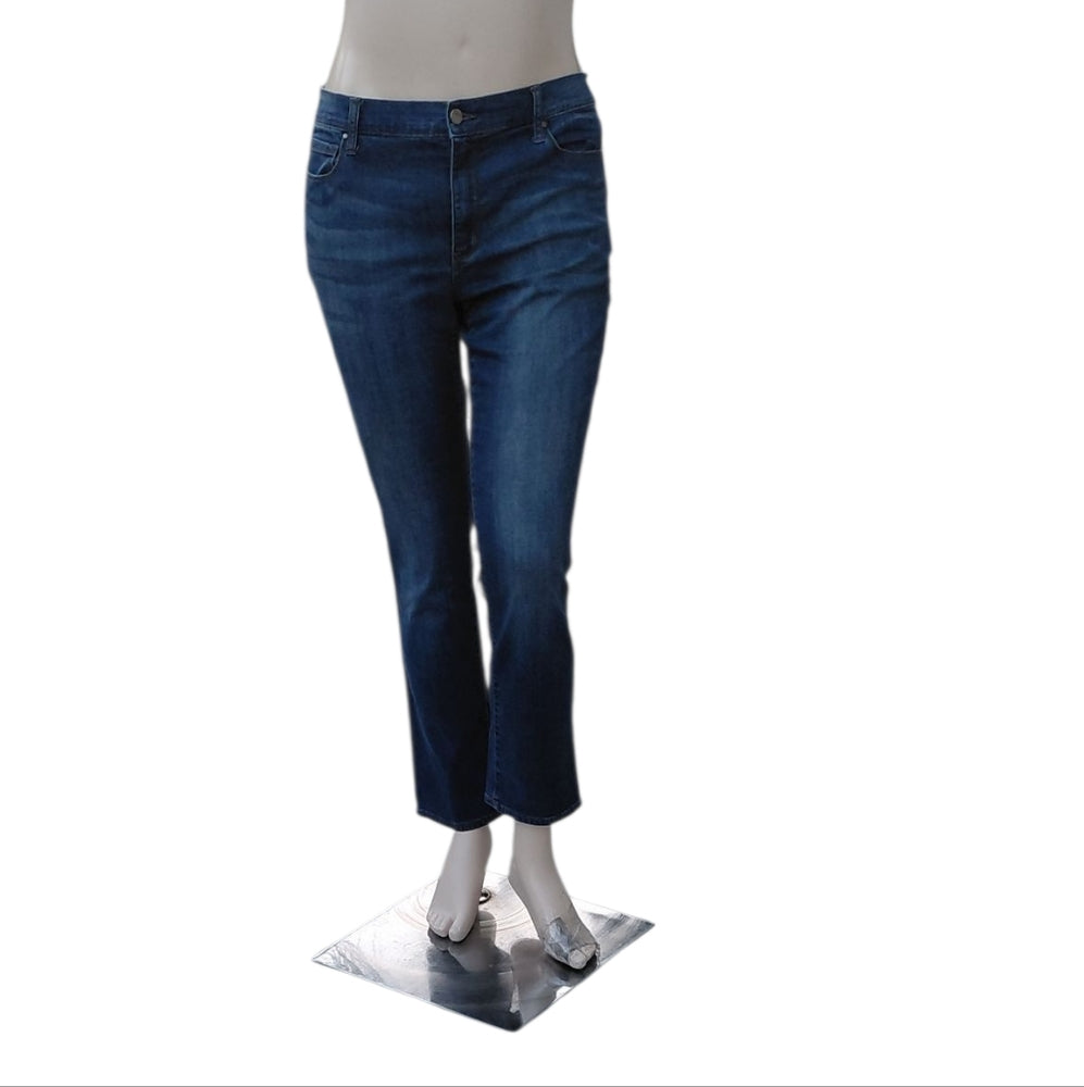 8232.....DKNY Straight Leg Denim Jeans Size 14X30
