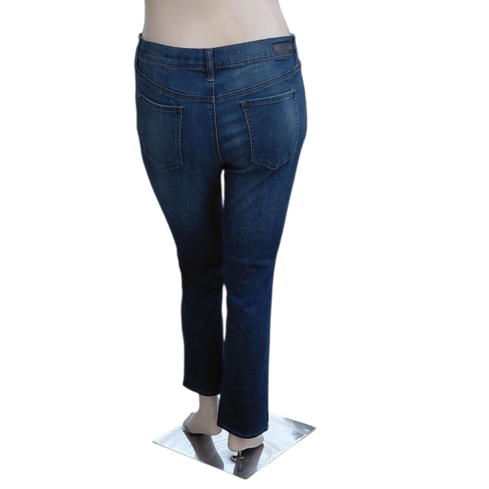 8232.....DKNY Straight Leg Denim Jeans Size 14X30