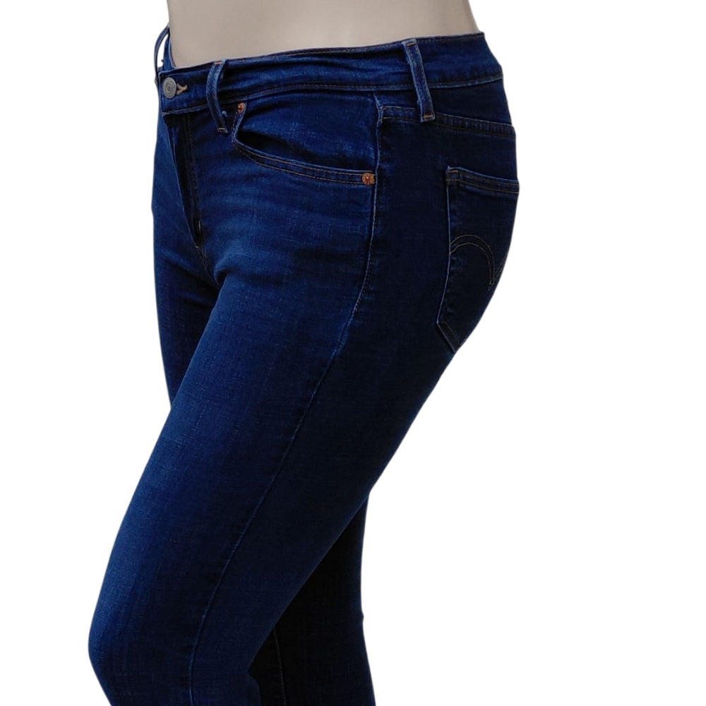 8248....Women's Levis Boyfriend Jeans Size 27
