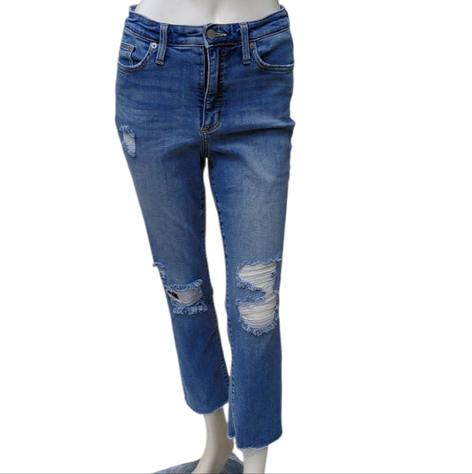 8251...Universal Thread Blue Distressed Jeans Size 6/28