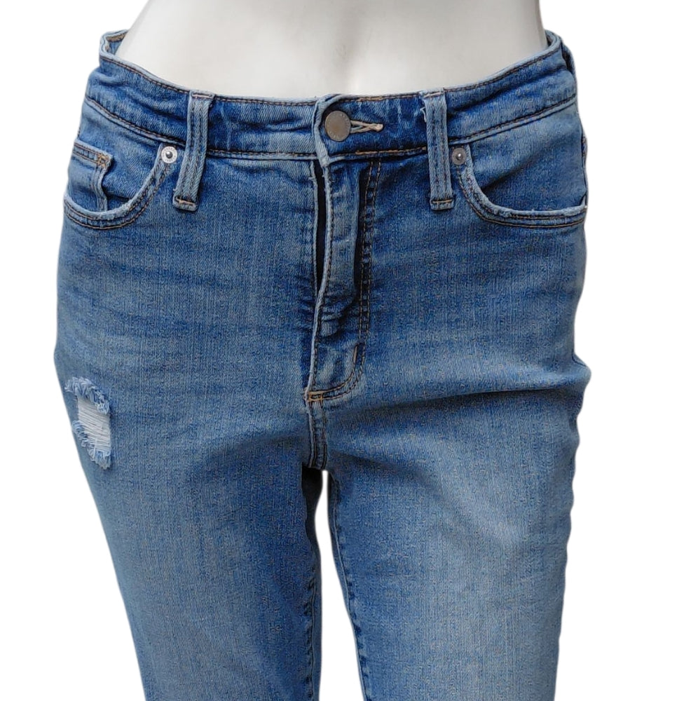 8251...Universal Thread Blue Distressed Jeans Size 6/28