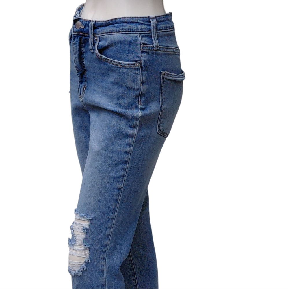 8251...Universal Thread Blue Distressed Jeans Size 6/28