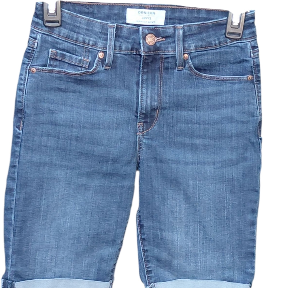 8246.....Denizen by Levi's Denim Jean Shorts Size 2 W26