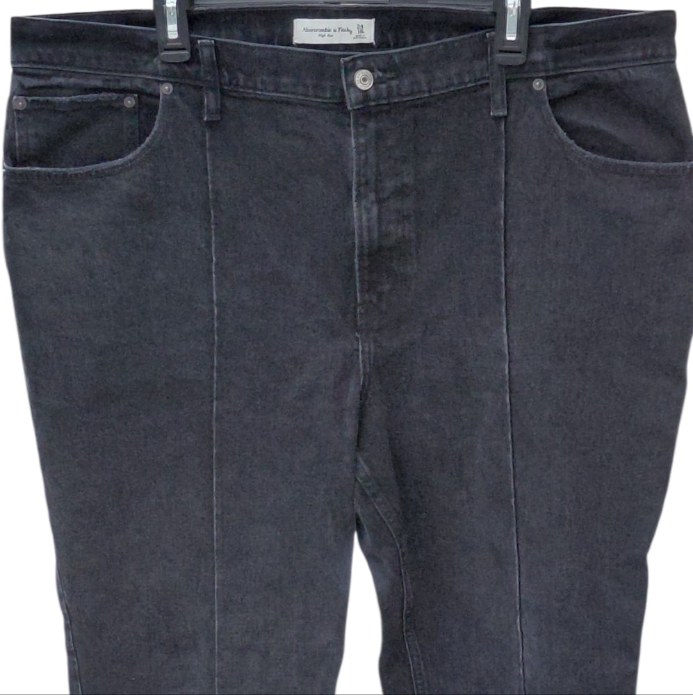 8281....Women's Abercrombie & Fitch Black Denim Flare Jeans Size 34/18r