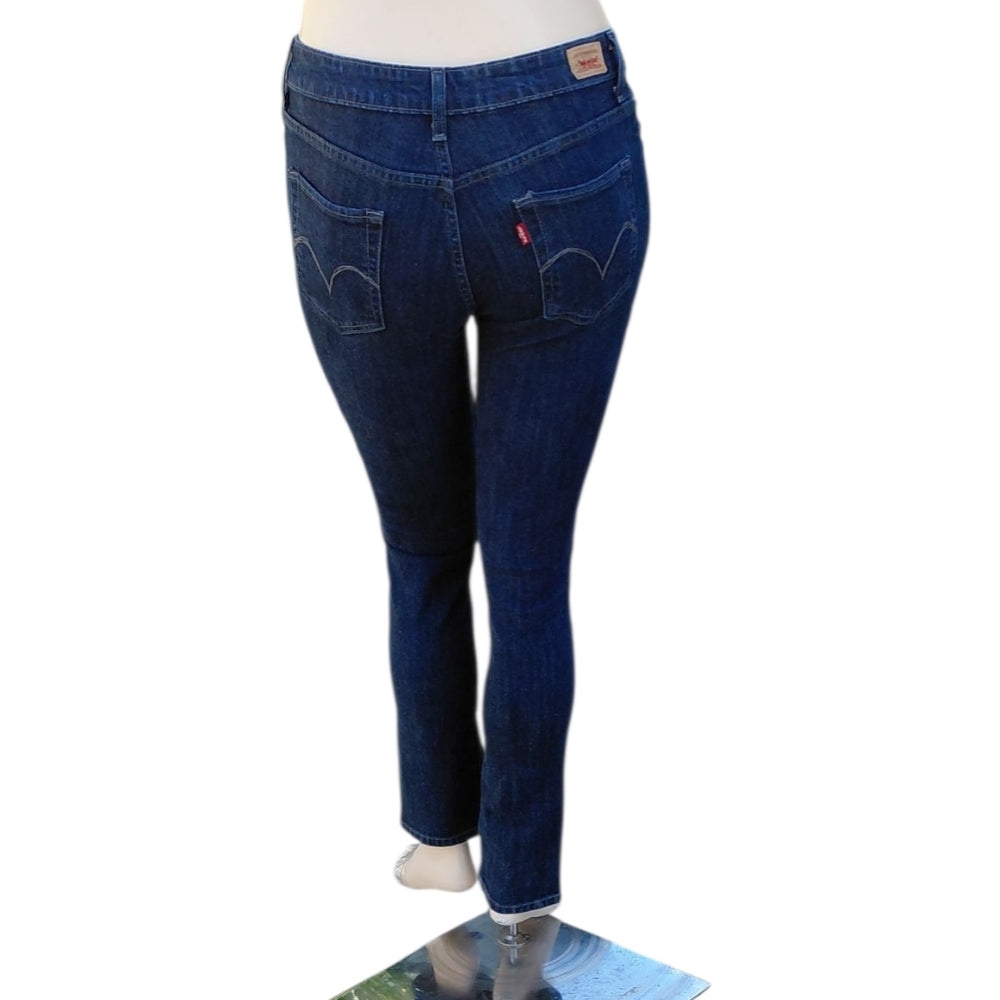 8233....Levi Strauss Mid Rise Classic Jeans Size 10M