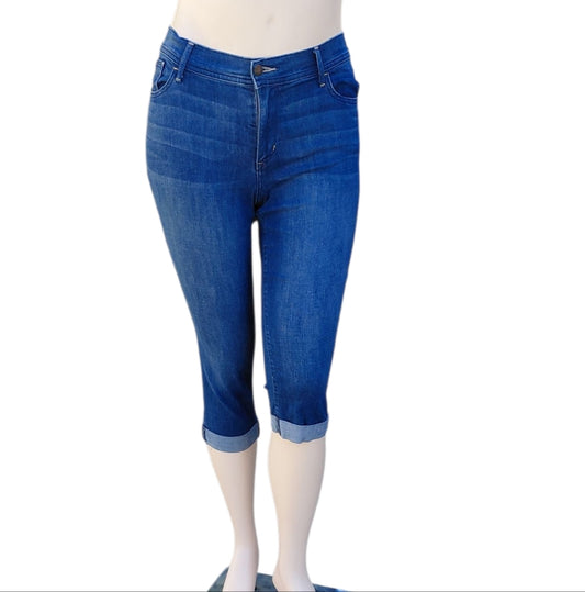 8245.....Old Navy Denim Capri Jeans Size 10 Reg